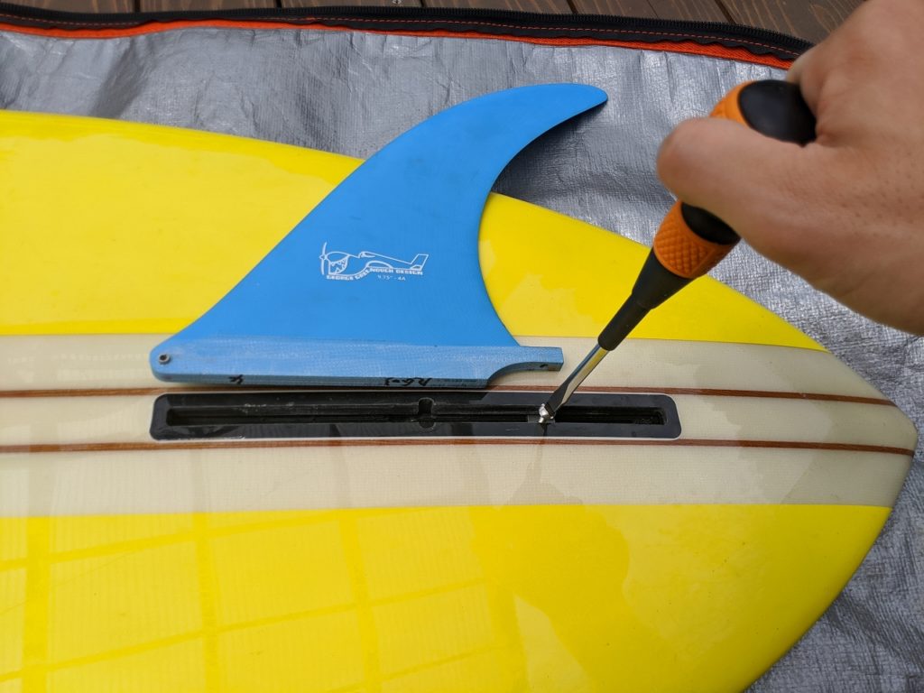 初心者ロングボードのシングルフィンの取り付け方を写真付で解説  Surf or not サーフィンブログ