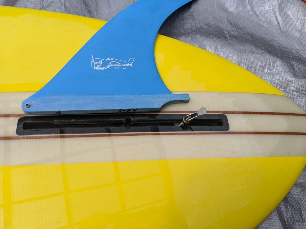 初心者】ロングボードのシングルフィンの取り付け方を写真付で解説 | Surf or not サーフィンブログ