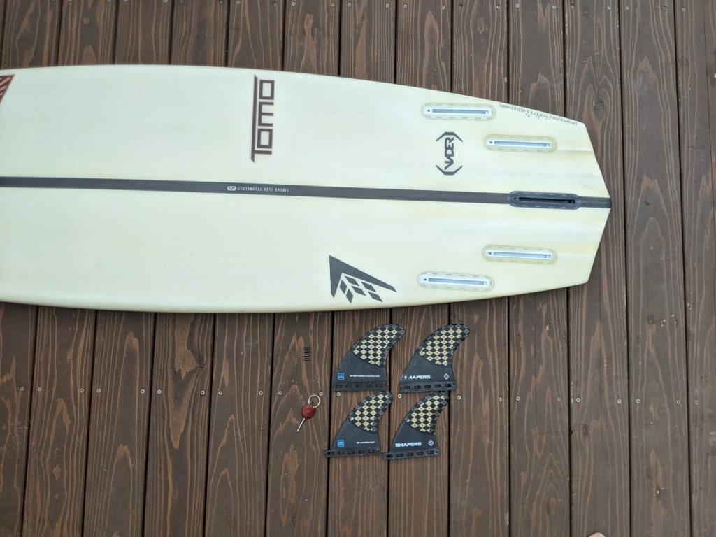 初心者】サーフィンのfuturesフィンの取り付け方を写真付で徹底解説 | Surf or not サーフィンブログ