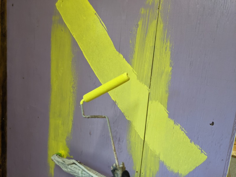 [サーフィンDIY]サーフボードを置く倉庫の内装を塗装 part2 - 水性ペンキで塗装編 -