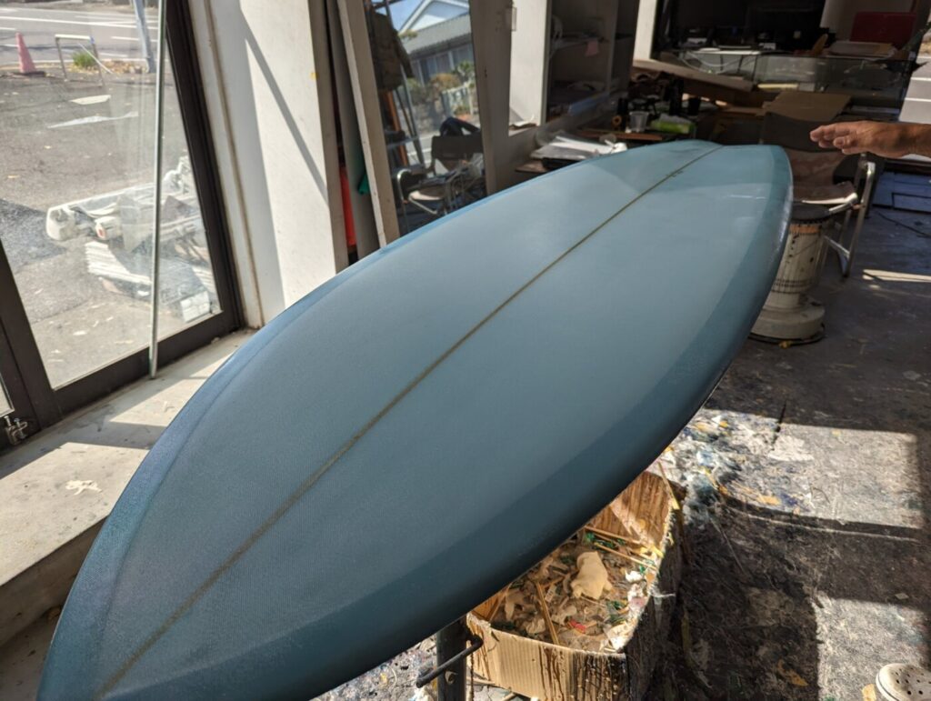 初心者サーファーがサーフボードを作る オンフィン立てるの巻