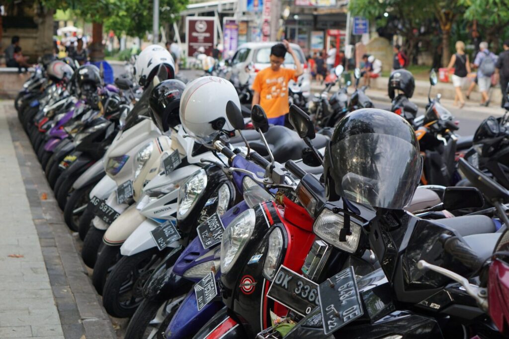 【初心者必見】バリ島サーフィンはレンタルバイクが最強!でも免許は?危険は?徹底解説
