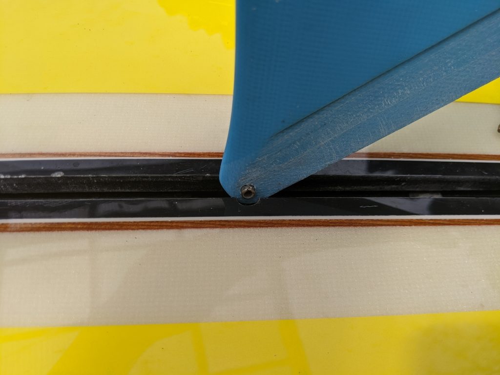 シングルフィン用の便利なボルト