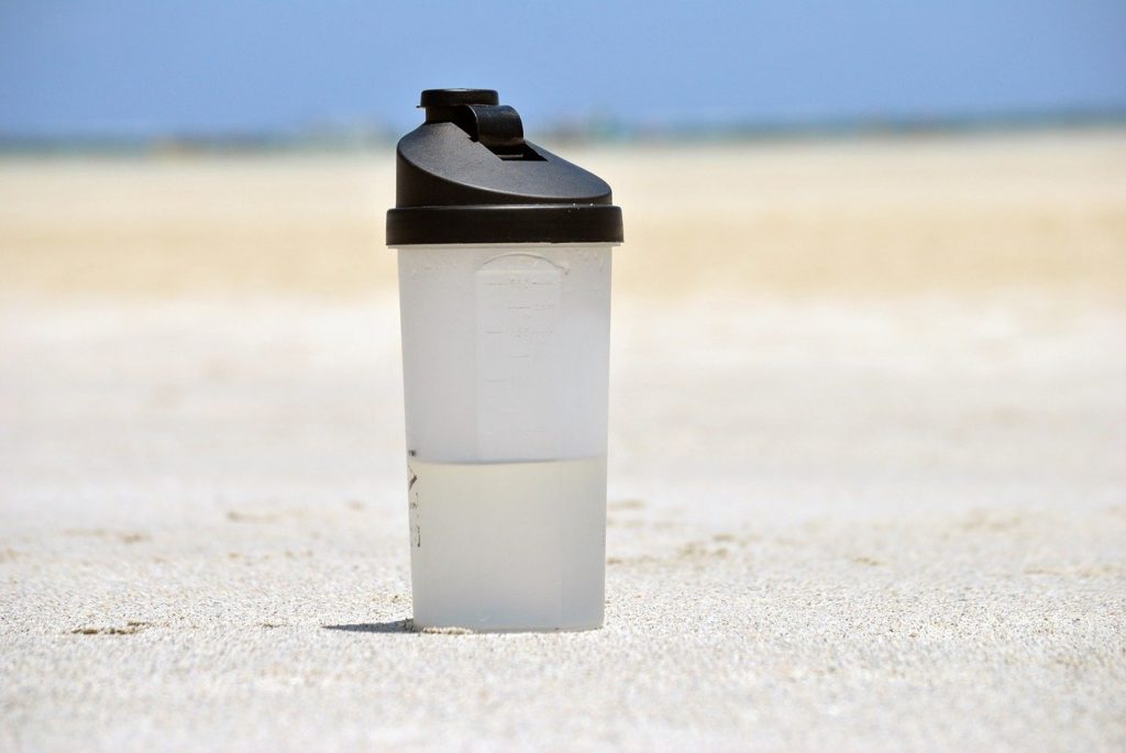 サーフィンには水筒が必要