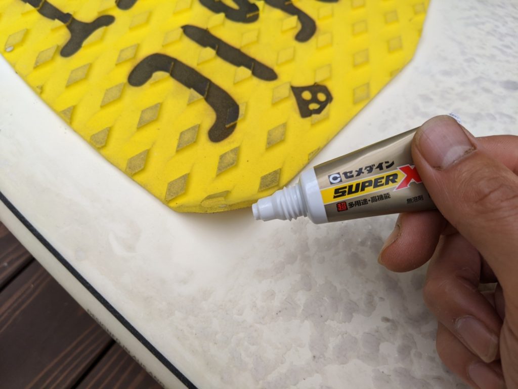 剥がれたデッキパッドを貼り直す方法