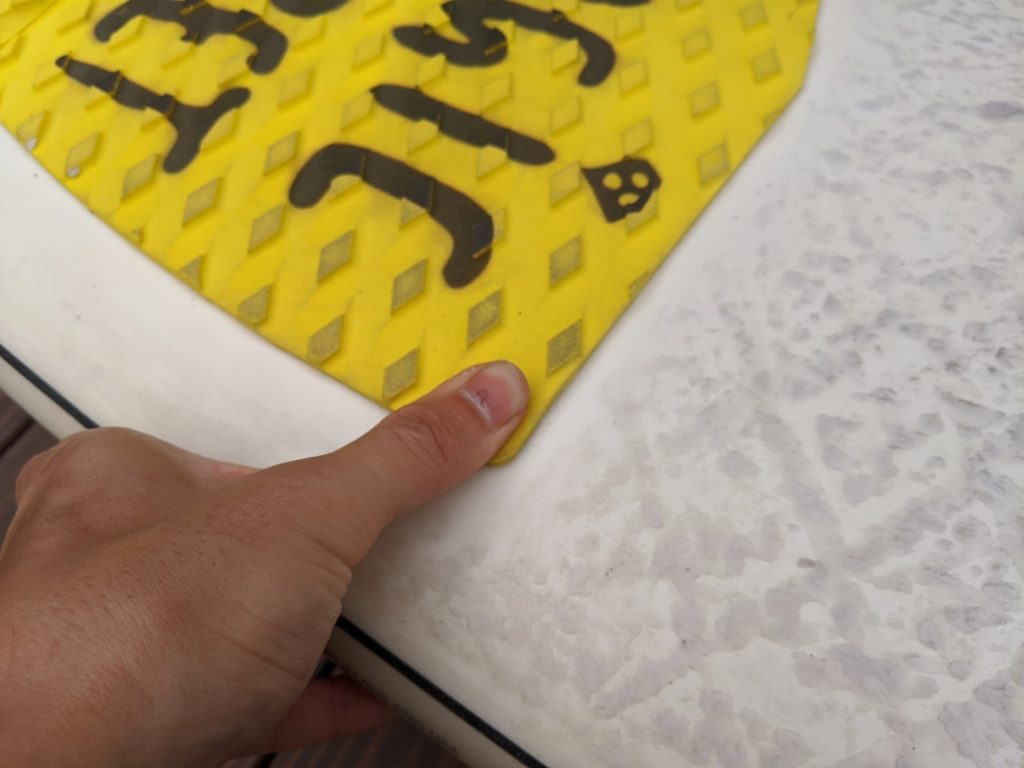 剥がれたデッキパッドを貼り直す方法