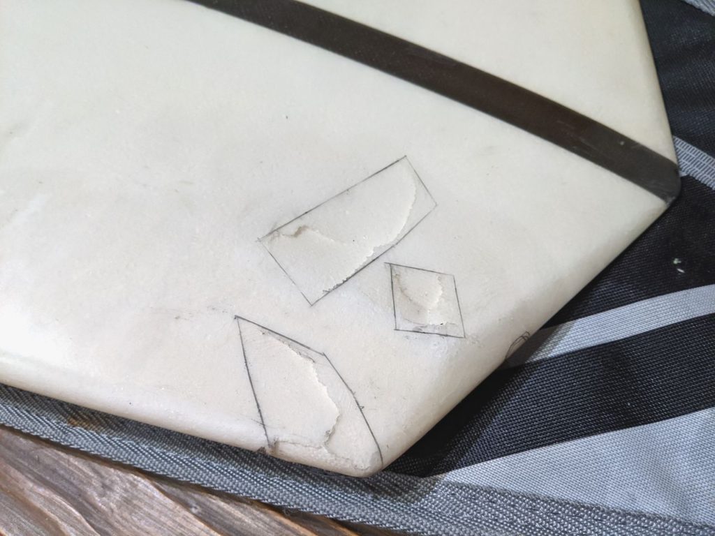 クラッシュしたサーフボードをDIY簡易リペア pt2 [切取り編]