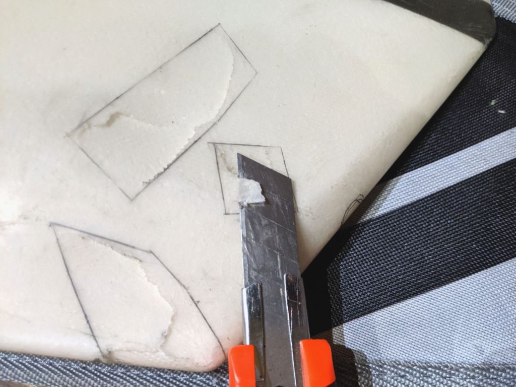 クラッシュしたサーフボードをDIY簡易リペア pt2 [切取り編]