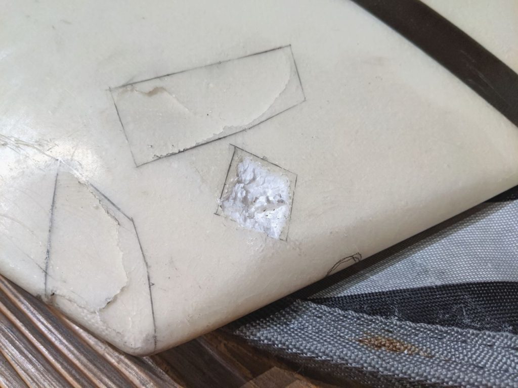 クラッシュしたサーフボードをDIY簡易リペア pt2 [切取り編]
