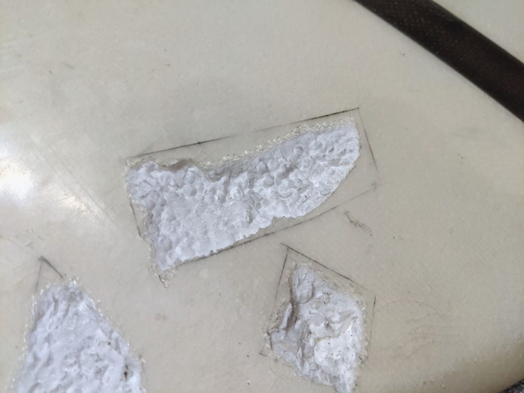 クラッシュしたサーフボードをDIY簡易リペア pt2 [切取り編]