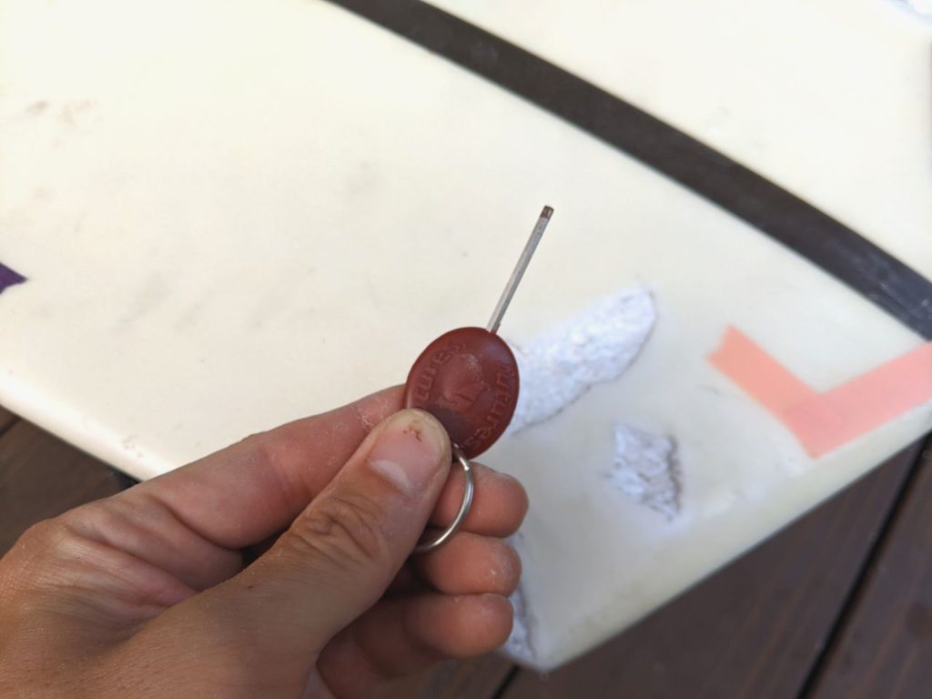 クラッシュしたサーフボードをDIY簡易リペア pt3 [ヤスリ編]