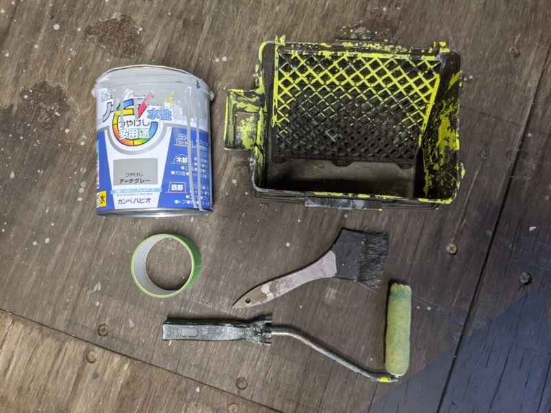 [サーフィンDIY]サーフボードを置く倉庫の内装を塗装 part2 - 水性ペンキで塗装編 -