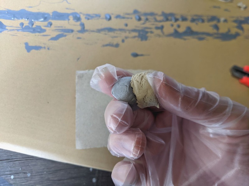 たった600円で外壁の穴をエポキシパテで簡単に埋めた[コンテナハウス]