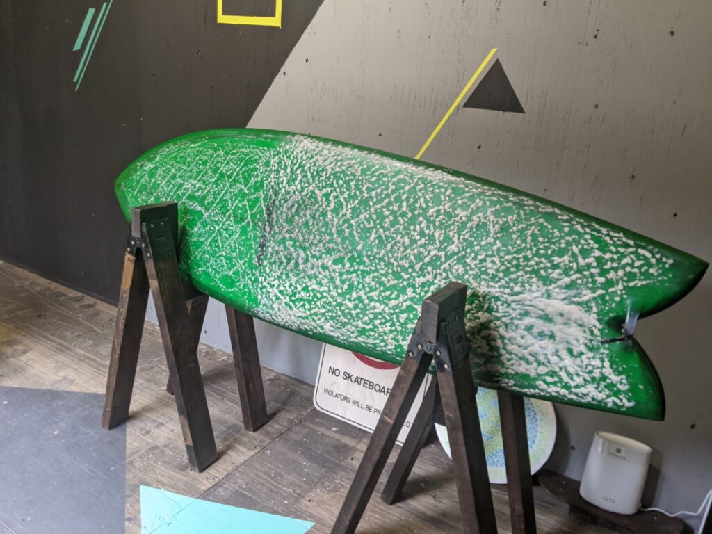 サーフボードのワックススタンドを自作DIY[縦置きOK]