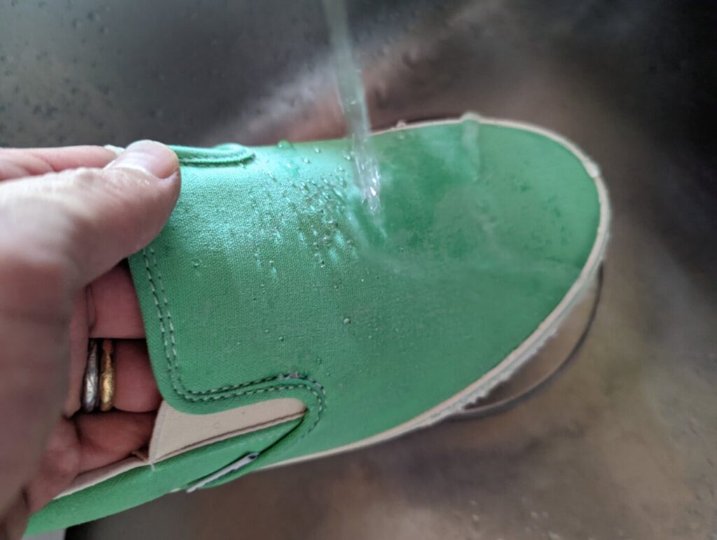 サーフワックスでVANSスリッポンを撥水加工してみた