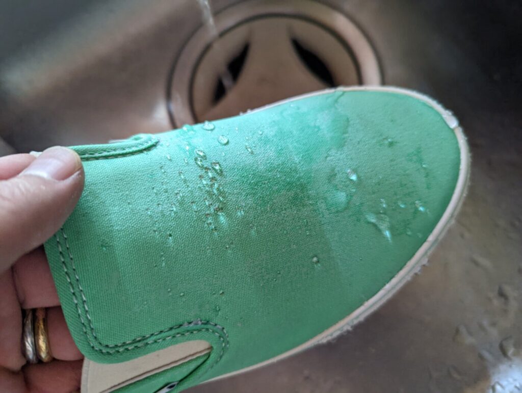 サーフワックスでVANSスリッポンを撥水加工してみた