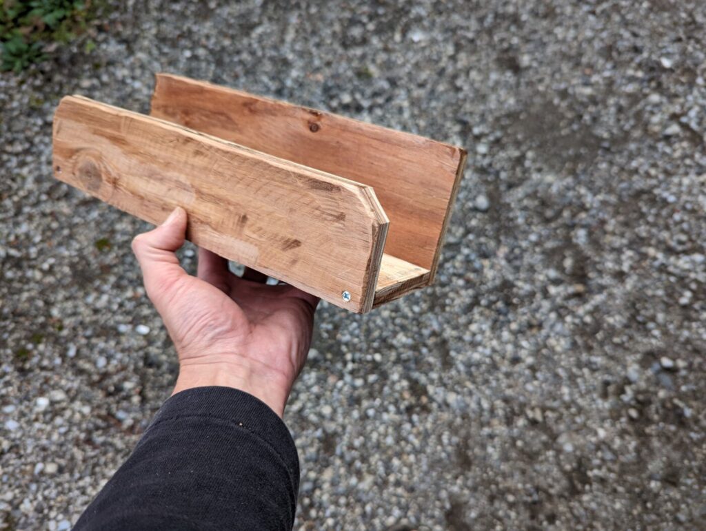 部屋が100倍オシャレになるサーフボードスタンドを自作DIY