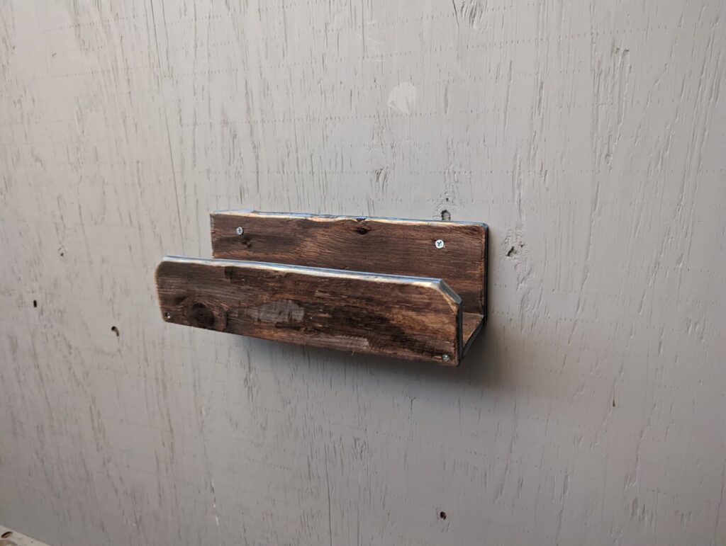 部屋が100倍オシャレになるサーフボードスタンドを自作DIY