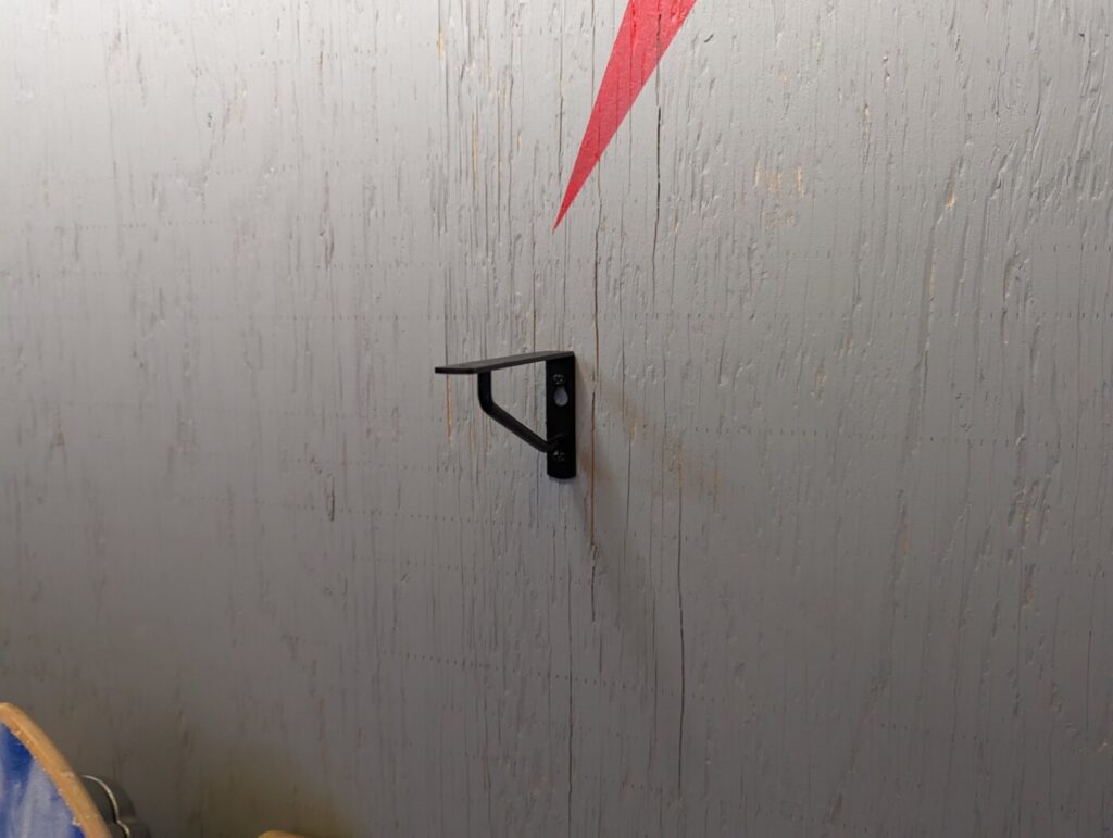 ３分で作れるサーフスケートのスケボースタンドを自作DIY