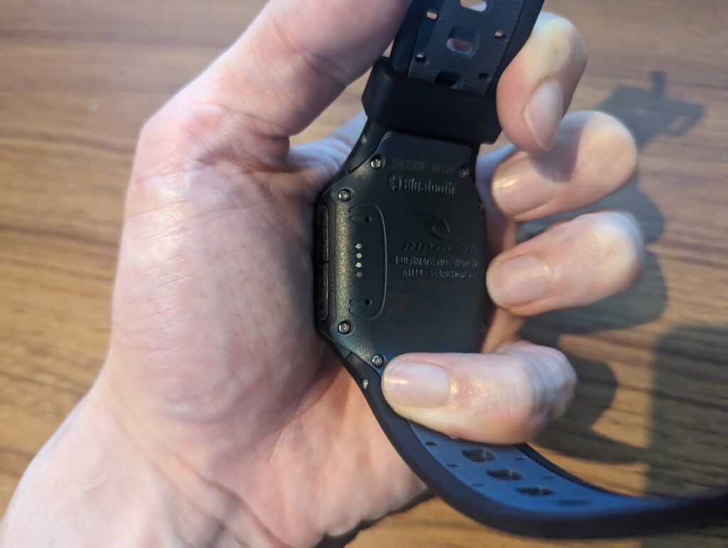 [レビュー]初心者サーファーの上達に役立つ「RipCurl Search GPS2」開封の儀