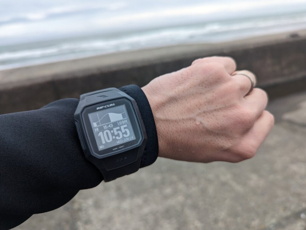 [レビュー]初心者サーファーの上達に役立つ「RipCurl Search GPS2」開封の儀