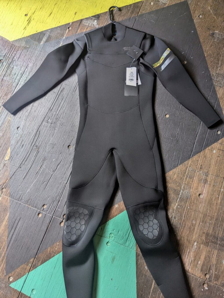 FELLOW SURFのウェットスーツどうよ?格安チェストジップフルスーツ買ったからサイズ・評判・特徴レビュー